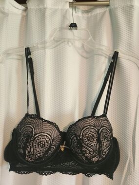 Black Lace Underwire Bra with Sheer Overlay - Women Intimates